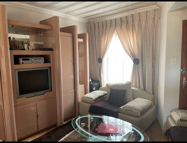 3 BEDROOM FREEHOLD FOR SALE IN SOSHANGUVE XX